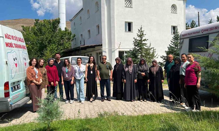 Son Gelişme: Sağlık ekipleri Yurtbaşı Mahallesi’nde vatandaşlarla buluştu: Gelişmeler Takip Ediliyor