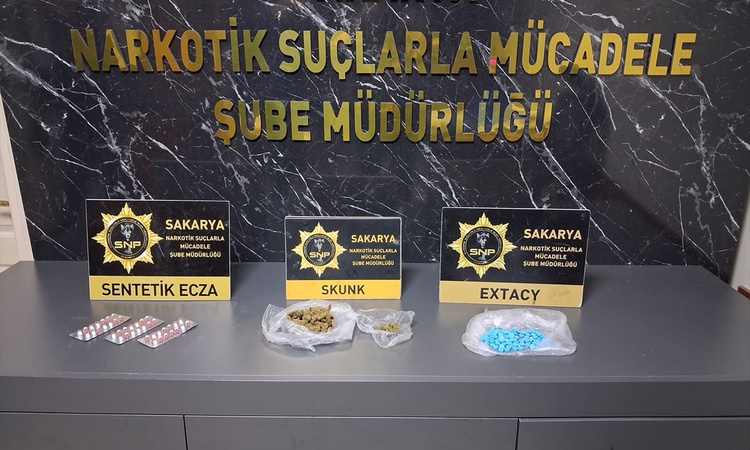 Son Gelişme: Sakarya'da 527 gram sentetik uyuşturucu ele geçirildi, 3 zanlı hakkında tutuklama kararı verildi