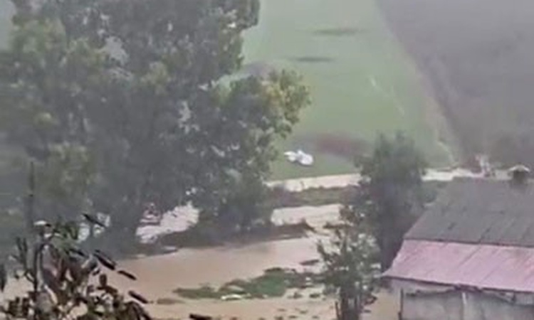 Son Gelişme: Sakarya Kaynarca'da sağanak sele dönüştü, su baskını yolu trafiğe kapattı | İşte Tüm Ayrıntılar