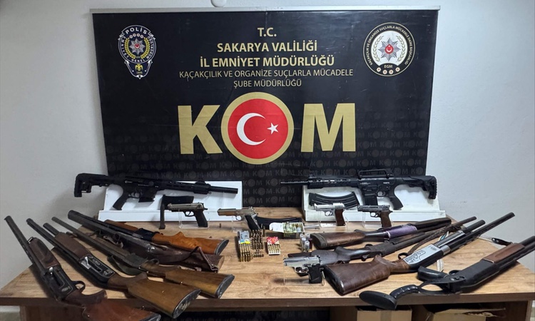 Son Gelişme: Sakarya'da silah ve uyuşturucu operasyonunda 6 zanlı yakalanarak gözaltına sevk edildi: Gelişmele