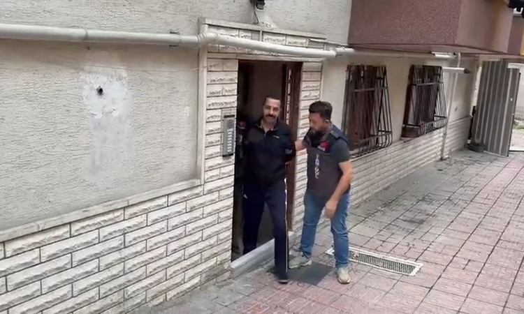 Son Gelişme: Sanal medyada 'kamu görevlileriyle iletişimde' izlenimi veren şüpheliye gözaltı (2) - Son Dakika
