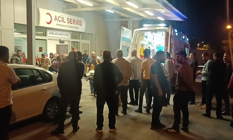 Son Gelişme: Şanlıurfa Birecik'te iki otomobil çarpıştı, 1 kişi öldü, 3'ü ağır 7 kişi yaralandı ve Merak Edile