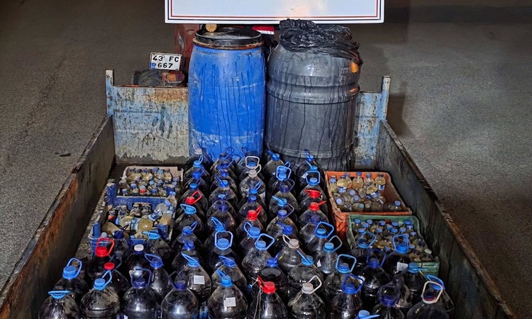 Son Gelişme: Şaphane'de sahte içki operasyonunda 960 litre ele geçirildi, 1 kişi yakalanarak gözaltına sevk ed