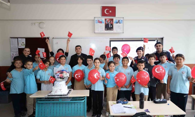 Son Gelişme: Şehit kızı Ada Su’ya jandarmadan doğum günü sürprizi: Gelişmeler Takip Ediliyor