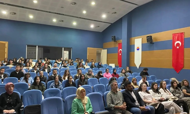 Son Gelişme: Sinop Aile ve Sosyal Hizmetler İl Müdürlüğü öğrencilere seminer düzenledi - Son Dakika Bilgileri