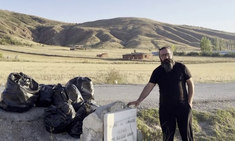 Son Gelişme: Sivas İşhan köyünde vatandaşlar çobanlarla gölette en az beş torba çöp topladı | İşte Tüm Ayrıntı