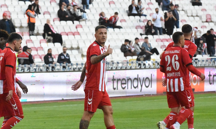 Son Gelişme: Sivasspor, Pendikspor'u 4-1 yenerek iç sahada ilk galibiyetini aldı - Son Dakika Bilgileri