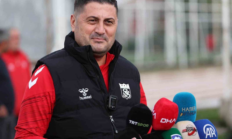 Son Gelişme: Sivasspor'un yeni teknik direktörü Çavuş, takımı istenen yere taşıyacaklarını söyledi - Son Dakik
