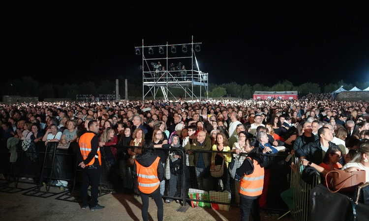 Son Gelişme: Soma'daki maden göçüğü nedeniyle ertelenen Bregovic'in konseri Sardes'te yapıldı: Gelişmeler Taki