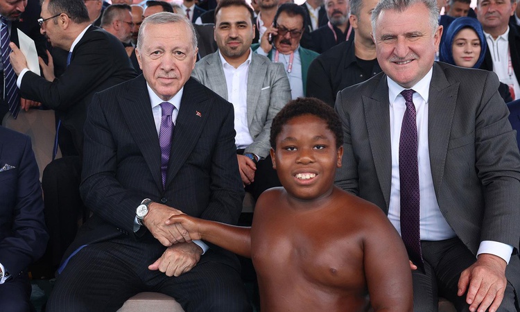 Son Gelişme: Tanzanyalı Arap Osman, Cumhurbaşkanı Erdoğan'ın kendisine sorduğu soruyu tüm detaylarıyla paylaşt