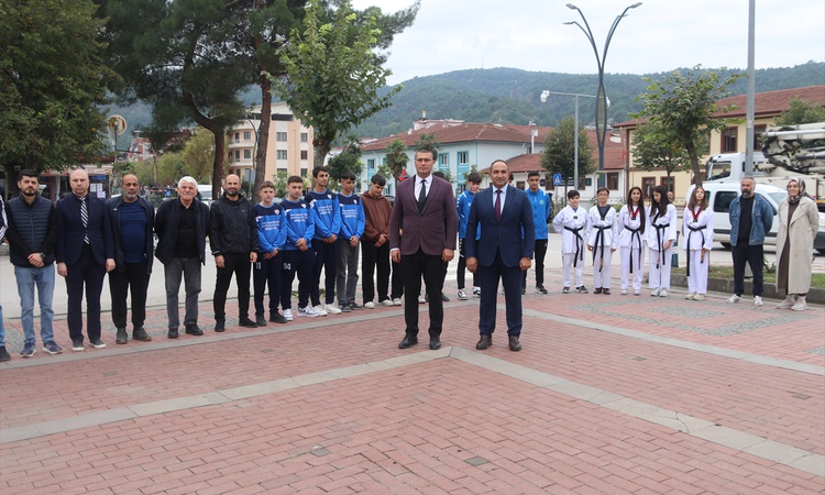 Son Gelişme: Taşova'da Amatör Spor Haftası için Atatürk Anıtı'nda çelenk sunuldu | İşte Tüm Ayrıntılar