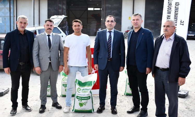 Son Gelişme: Tavşanlı'da 71 üreticiye 8 bin 350 kilogram yem bezelyesi tohumu dağıtıldı: Gelişmeler Takip Edil