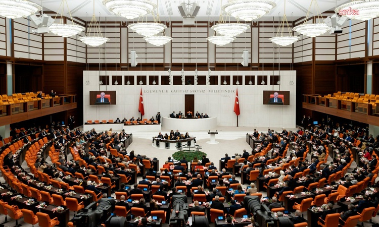 Son Gelişme: TBMM yeni yasama yılına 1 Ekim'de başlıyor, fon krizi araştırma önergeleri gündemde.