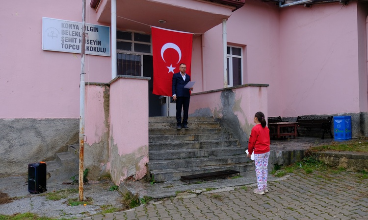 Son Gelişme: Tek öğrencisi olan okulda tören; ‘İşte Cumhuriyet tam olarak budur’