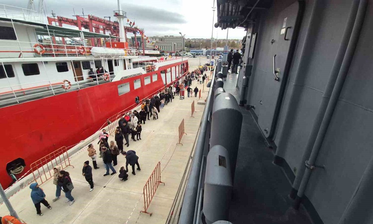 Son Gelişme: Tekirdağ'da Cumhuriyet Bayramı'nda TCG Işın'ı 4 bin kişi gezdi - Son Dakika Bilgileri