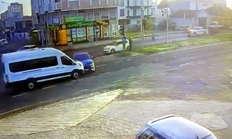 Son Gelişme: Tekirdağ Ergene'de otomobil ile işçi servisi çarpıştı, 2 kişi yaralandı | İşte Tüm Ayrıntılar