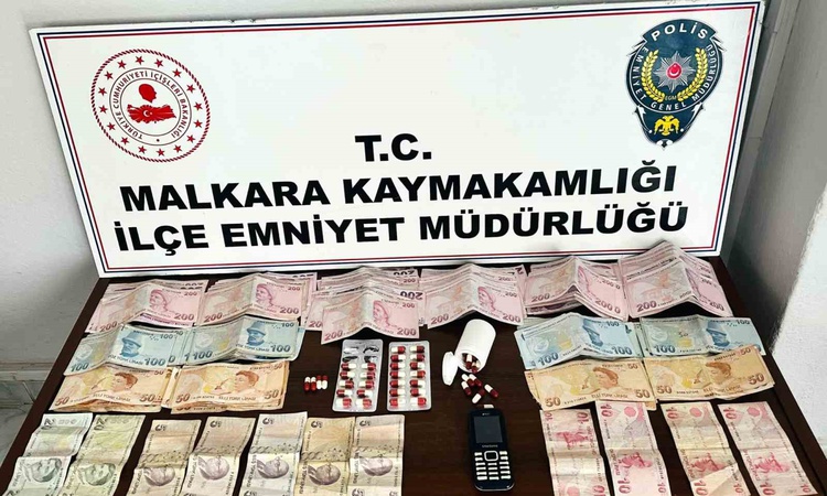 Son Gelişme: Tekirdağ Malkara'da polis takibinde 211 uyuşturucu hap ve 24 bin 505 TL ele geçirildi ve Merak Ed