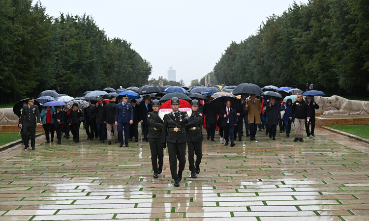 Son Gelişme: TEMAD üyeleri Astsubaylar Günü'nde Anıtkabir'i ziyaret edip mozoleye çelenk koydu ve Merak Edilen