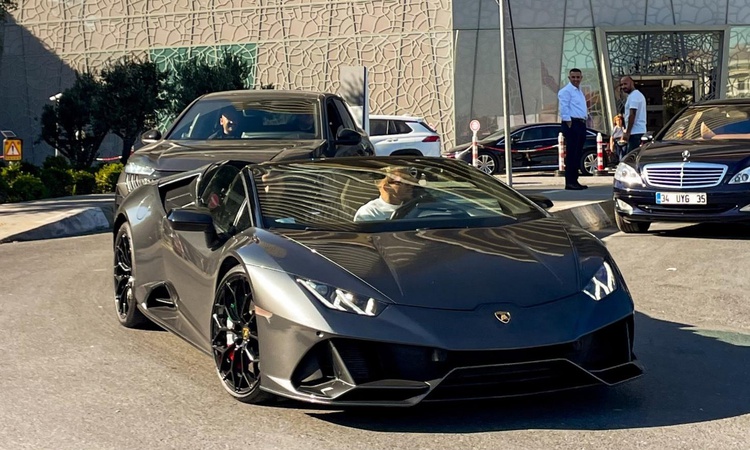 Son Gelişme: Torreira, Barcelona maçı öncesi 56,5 milyon TL’lik Lamborghini ile görüntülendi