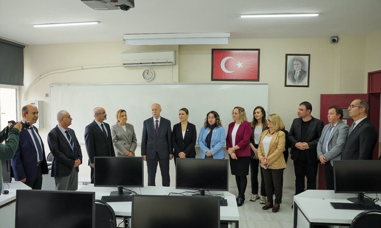 Son Gelişme: Trakya Üniversitesi İİBF'de 32 bilgisayarlı NetLab laboratuvarı açıldı - Son Dakika Bilgileri