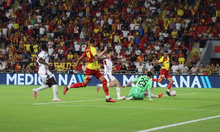 Son Gelişme: Trendyol Süper Lig: Göztepe: 2 - Gaziantep FK: 4 (Maç sonucu) - Son Dakika Bilgileri