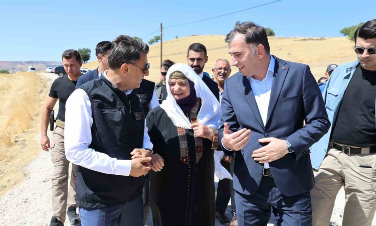 Son Gelişme: Tunceli’de sıcak asfalt sevinci: Köy yolları modern standartlara kavuşuyor: Gelişmeler Takip Edil