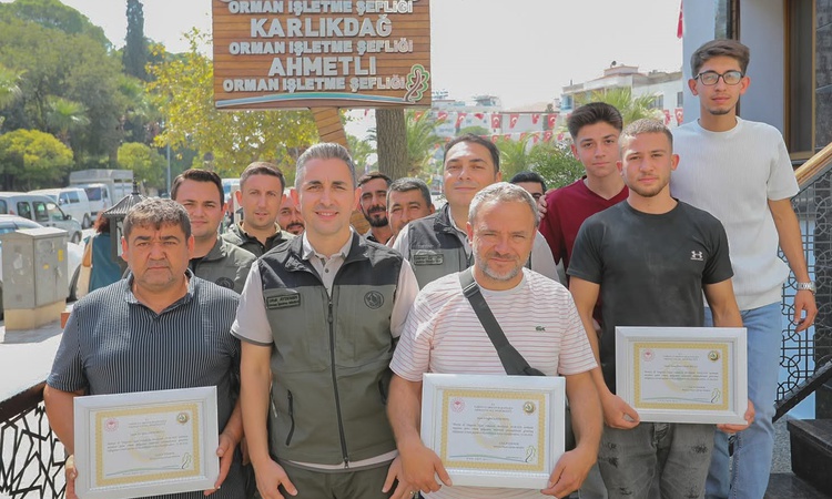 Son Gelişme: Turgutlu'da yangın söndürme çalışmalarına destek veren 8 vatandaşa plaket verildi - Son Dakika Bi