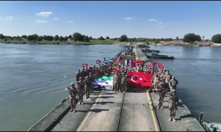 Son Gelişme: Türkiye'nin desteğiyle Suriye'de Fırat Nehri'ne yüzer köprü kuruldu