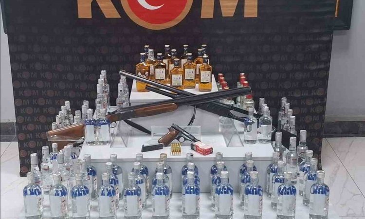 Son Gelişme: Uşak'ta kaçakçılık operasyonunda 193 kaçak alkol ve 385 paket sigara ele geçirildi