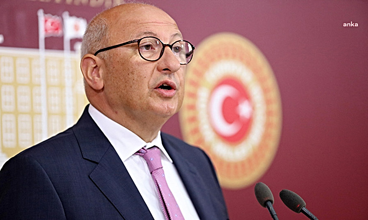 Son Gelişme: Utku Çakırözer: "Sarayın kara düzeninde Türkiye'de gazetecilik yapmak, muhalif olmak suç sayılıyo