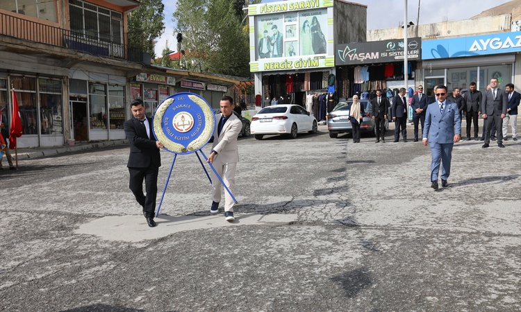 Son Gelişme: Van Başkale'de İlköğretim Haftası, çelenk sunumu ve şiirlerle kutlandı: Gelişmeler Takip Ediliyor