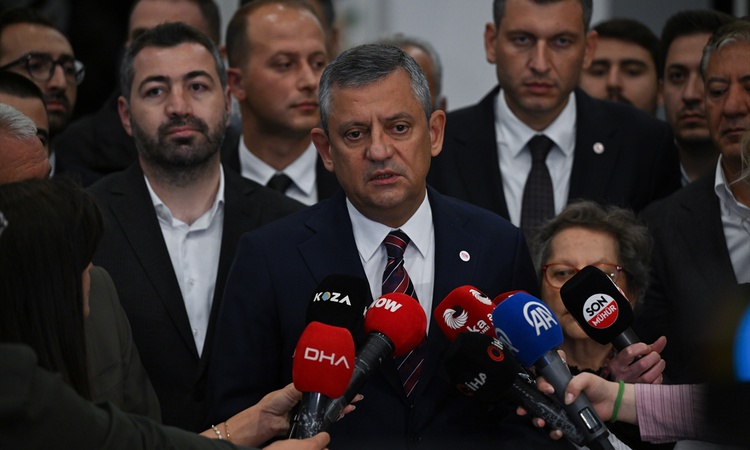 Son Gelişme: Yeni Parti Genel Başkanı Özel, 94. Dil Bayramı'nda onur ödülü aldı: Gelişmeler Takip Ediliyor