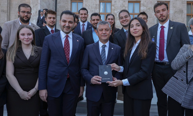 Son Gelişme: YENİ Partili Cem Aydın KYK bursunun 16 günlük yemeği karşılamasını eleştirdi - Son Dakika Bilgile