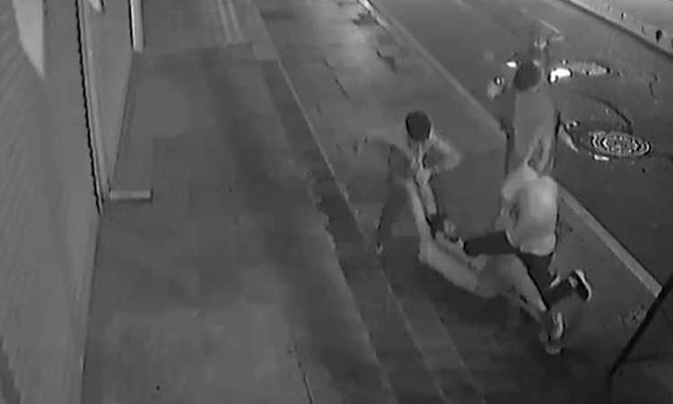 Son Gelişme: Zeytinburnu'nda adam, iddiaya göre yeğenlerince çekiç ve sopalarla darp edildi - Son Dakika Bilgi