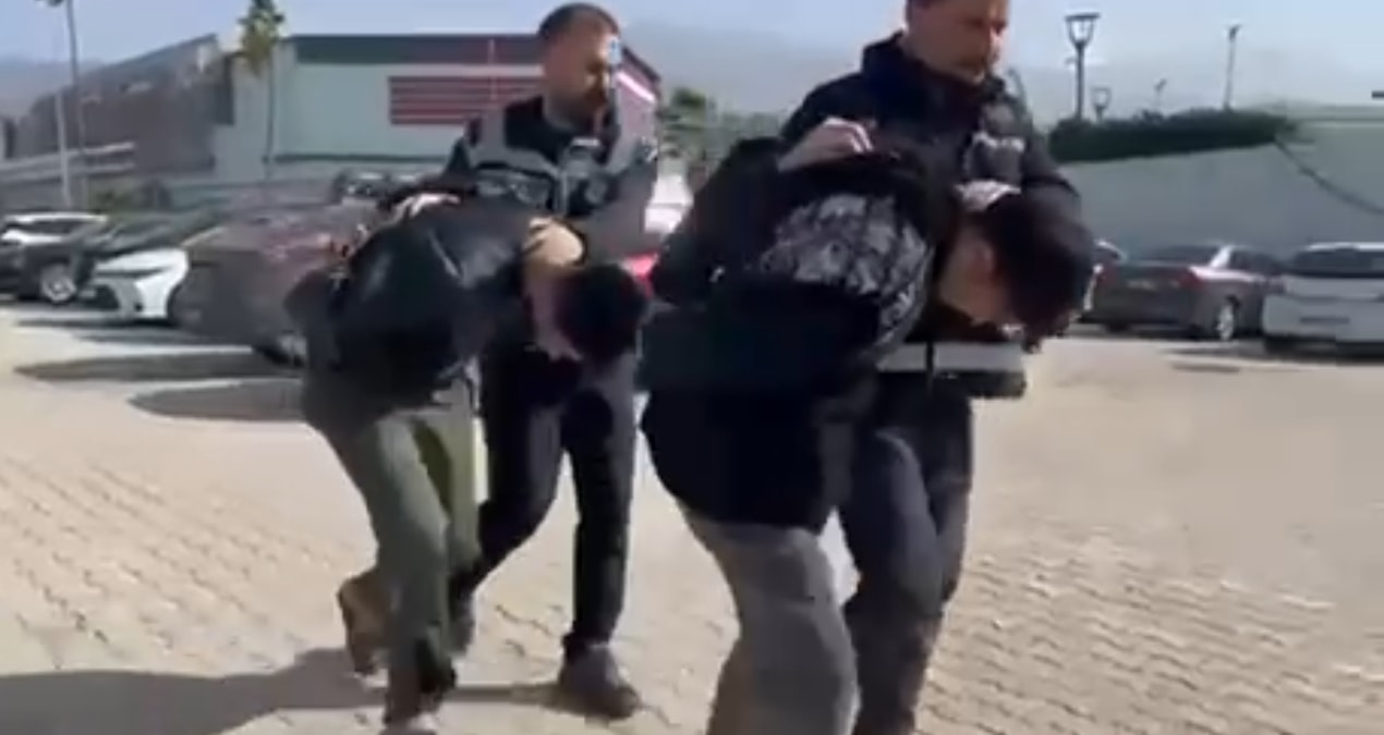 Gündemden Son Bilgiler: Sosyal medyadan tanıştıkları genç kızı bağlayıp tecavüz ettiler! - Son Dakika