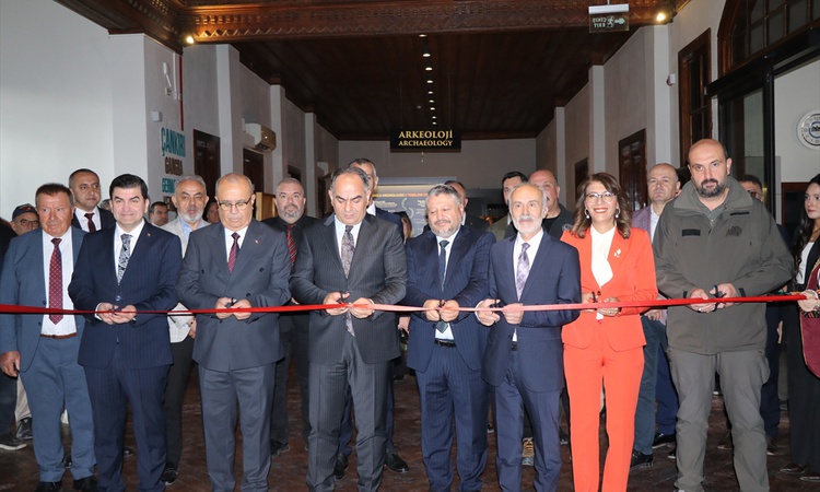 Şükrü Özgür'ün ilk kişisel sergisi Çankırı Müzesi'nde 21 eserle açıldı | İşte Tüm Ayrıntılar
