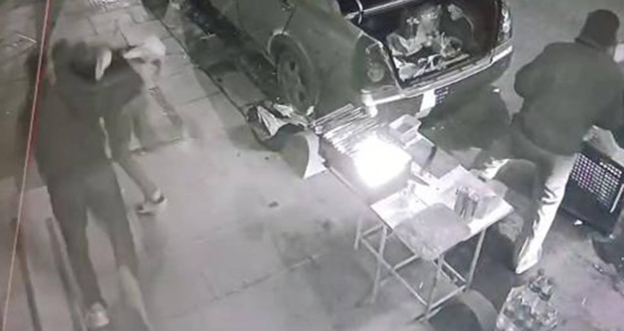 Son Gelişme: Sultangazi'de kaldırımda oturanlara ateş açtılar - Son Dakika Haberleri - Son Dakika Bilgileri