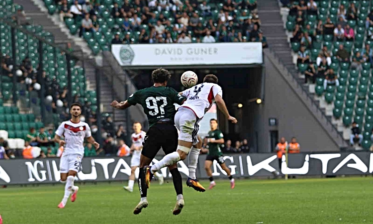 Süper Lig'de Kocaelispor, Gaziantep FK ile ilk yarıda golsüz kaldı: Gelişmeler Takip Ediliyor