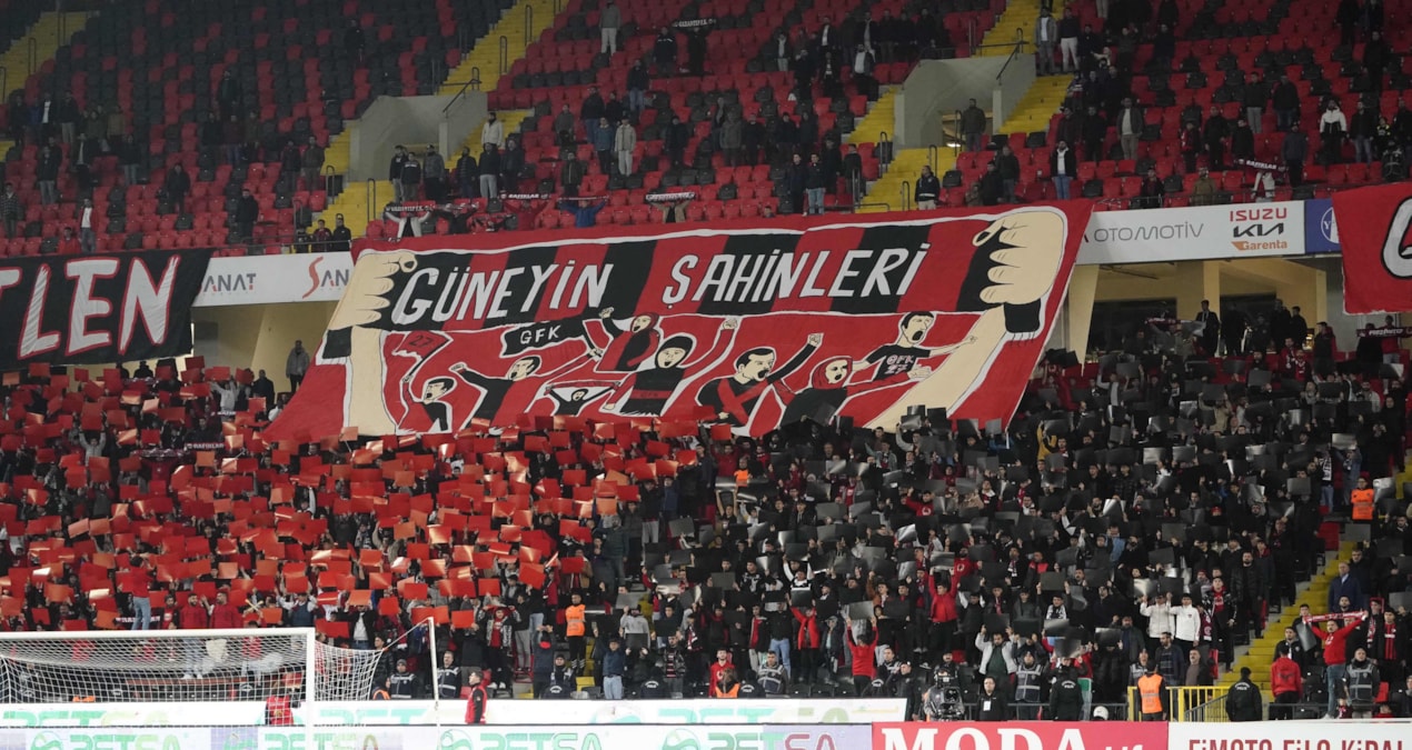 Sıcak Gündem: Süper Lig yıldızı, taraftarla birbirine girdi - En Son Haber - Son Dakika Bilgileri