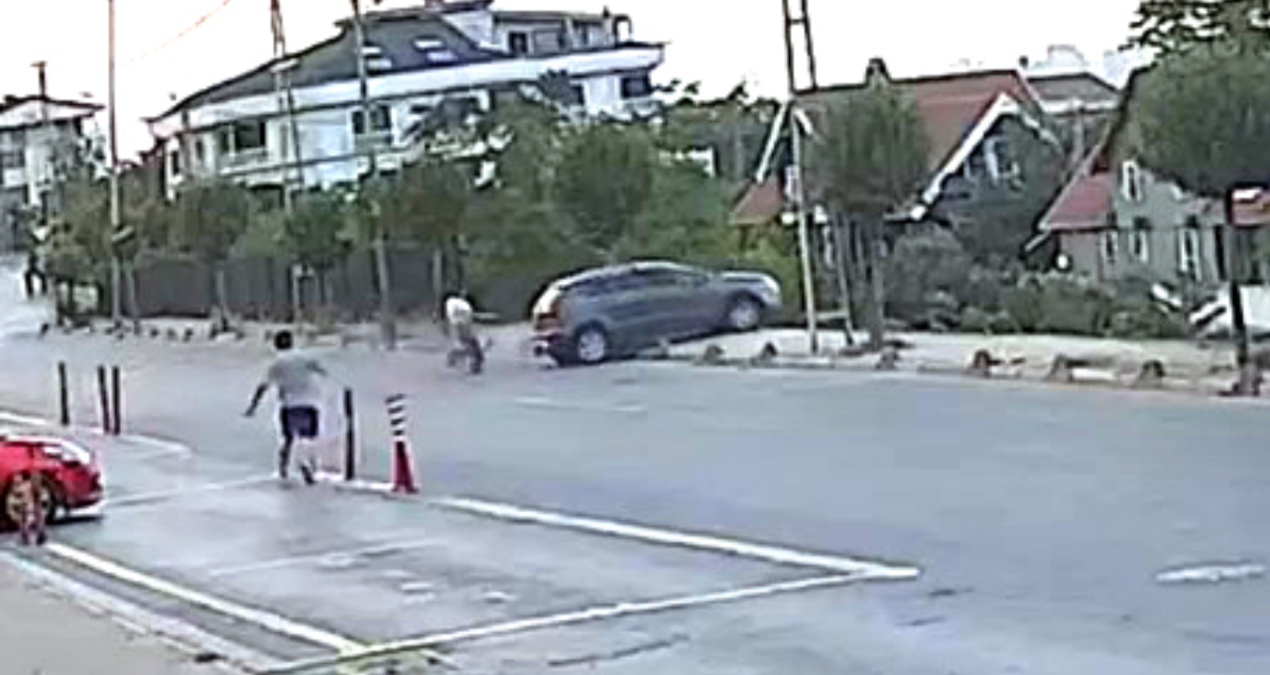 While trying to park in the driver training area, he pressed the gas instead of the brake; flew into empty land - Latest News