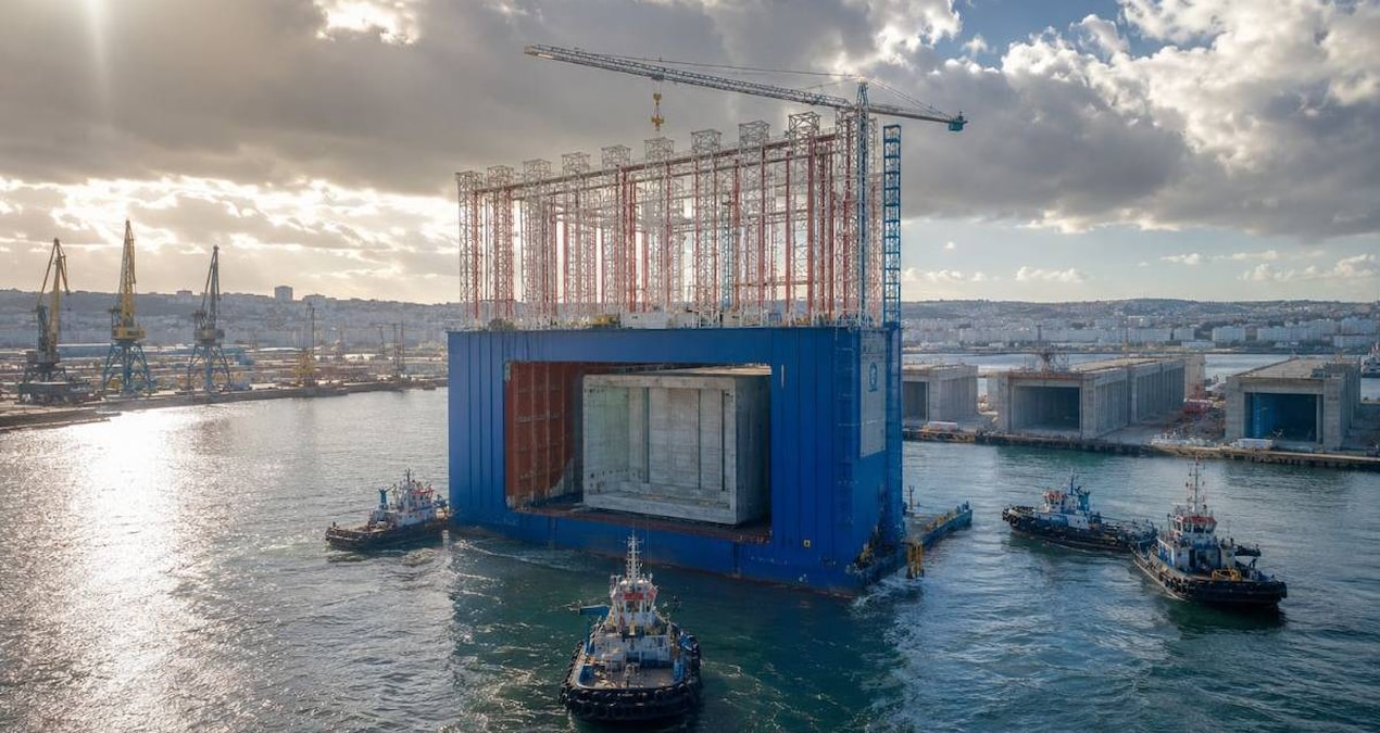A huge factory was established on the water: The largest in the world with 18 floors - News