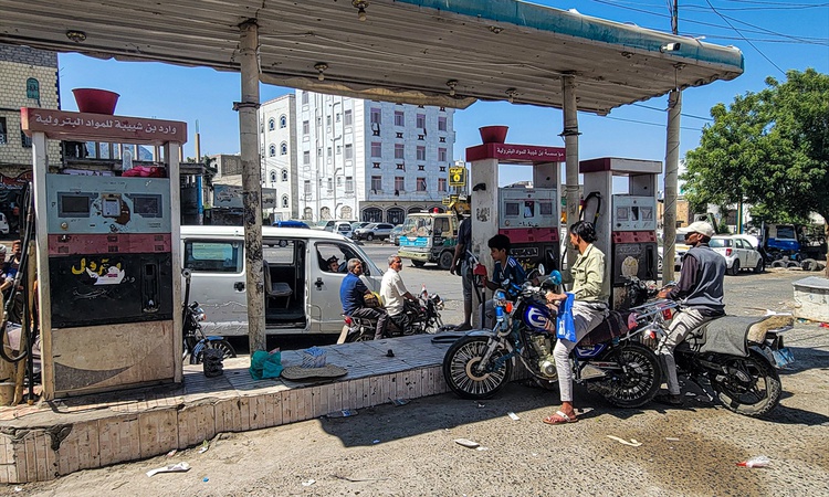 Taiz'de ikmal yollarının kapanması diyaliz seanslarını 2,5 saate indirdi ve Merak Edilenler