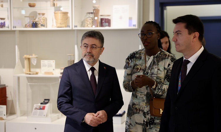 Tarım ve Orman Bakanı İbrahim Yumaklı, Roma'daki FAO Müzesi'ni ziyaret etti: Gelişmeler Takip Ediliyor
