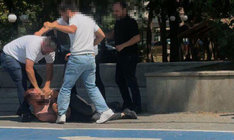 Ayrıntılar Netleşti: Tartıştıkları kişiyi döven 4 kişi gözaltı işlemi uygulandı - Haberleri