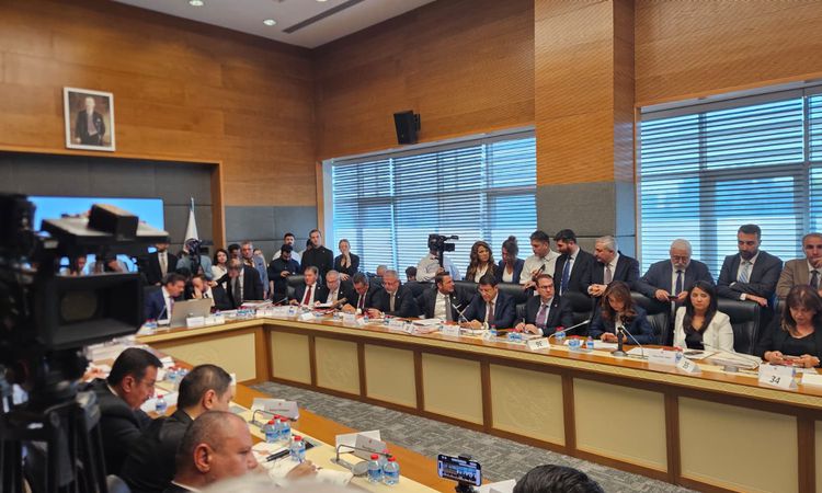Kritik Açıklama: TBMM Adalet Komisyonu'nda "çerçeve yasa" teklifi görüşmelerinde salon krizi ve usul tartışmas