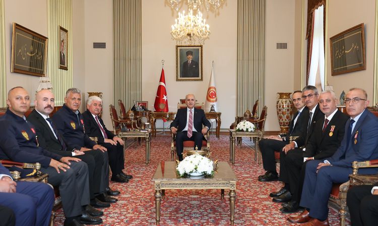 Speaker of the Grand National Assembly of Turkey Kurtulmuş gave a certificate of appreciation to the July 15 veterans - Last Minute News