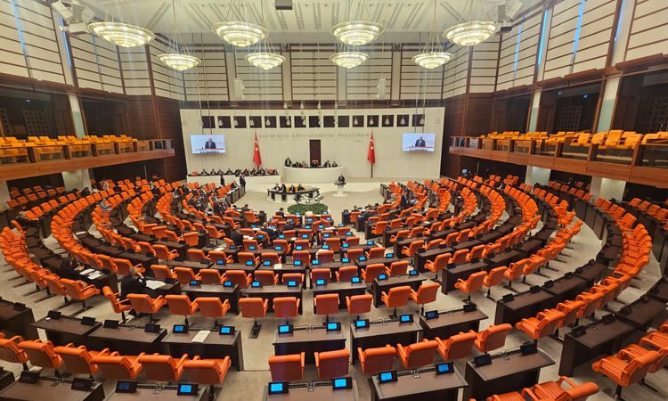 Sıcak Gündem: TBMM Genel Kurulu... En düşük emekli aylığını 23 Bin 552 liraya yükselten madde kabul edildi - H