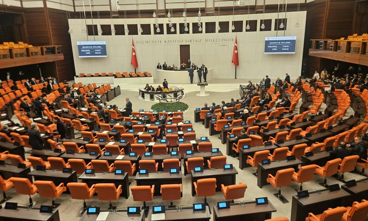 TBMM'de yatırım fonları teklifinin ilk 5 maddesi kabul edildi