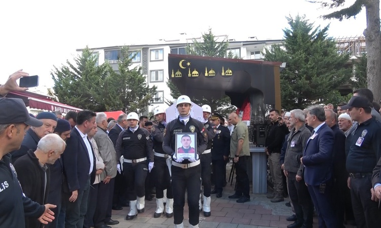 Tekne kazasında ölen gazi polis memuru Numan Şen, Samsun Bafra'da toprağa verildi
