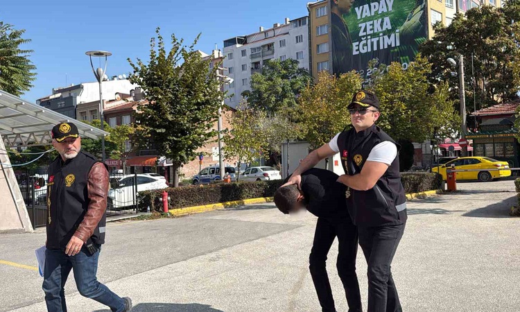 Tespih bahanesiyle öğrenciden 100 TL alan şüpheli Eskişehir'de adliyeye sevk edildi | İşte Tüm Ayrıntılar